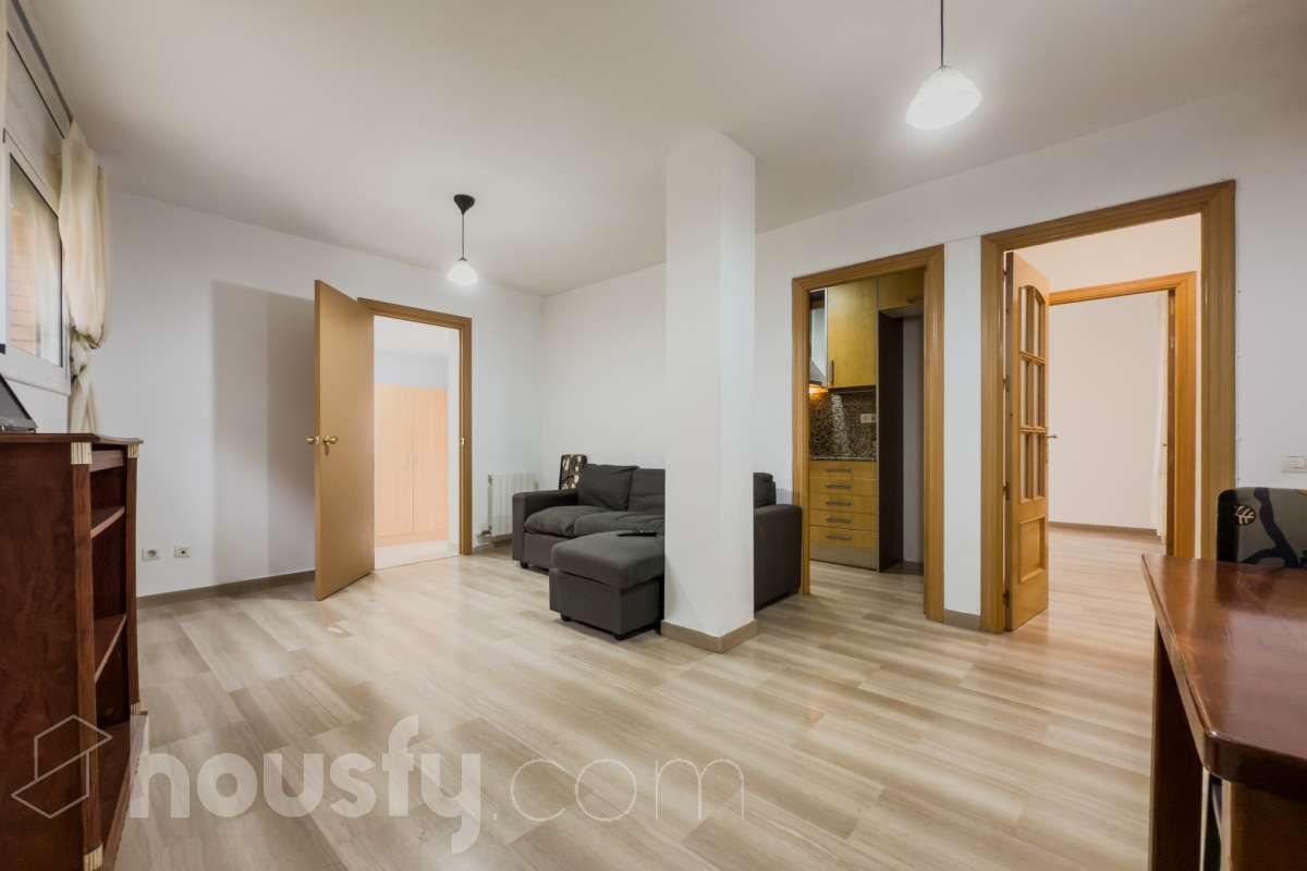 Sala d'estar de Planta baixa en venda en Cornellà de Llobregat amb Aire condicionat, Calefacció i Terrassa