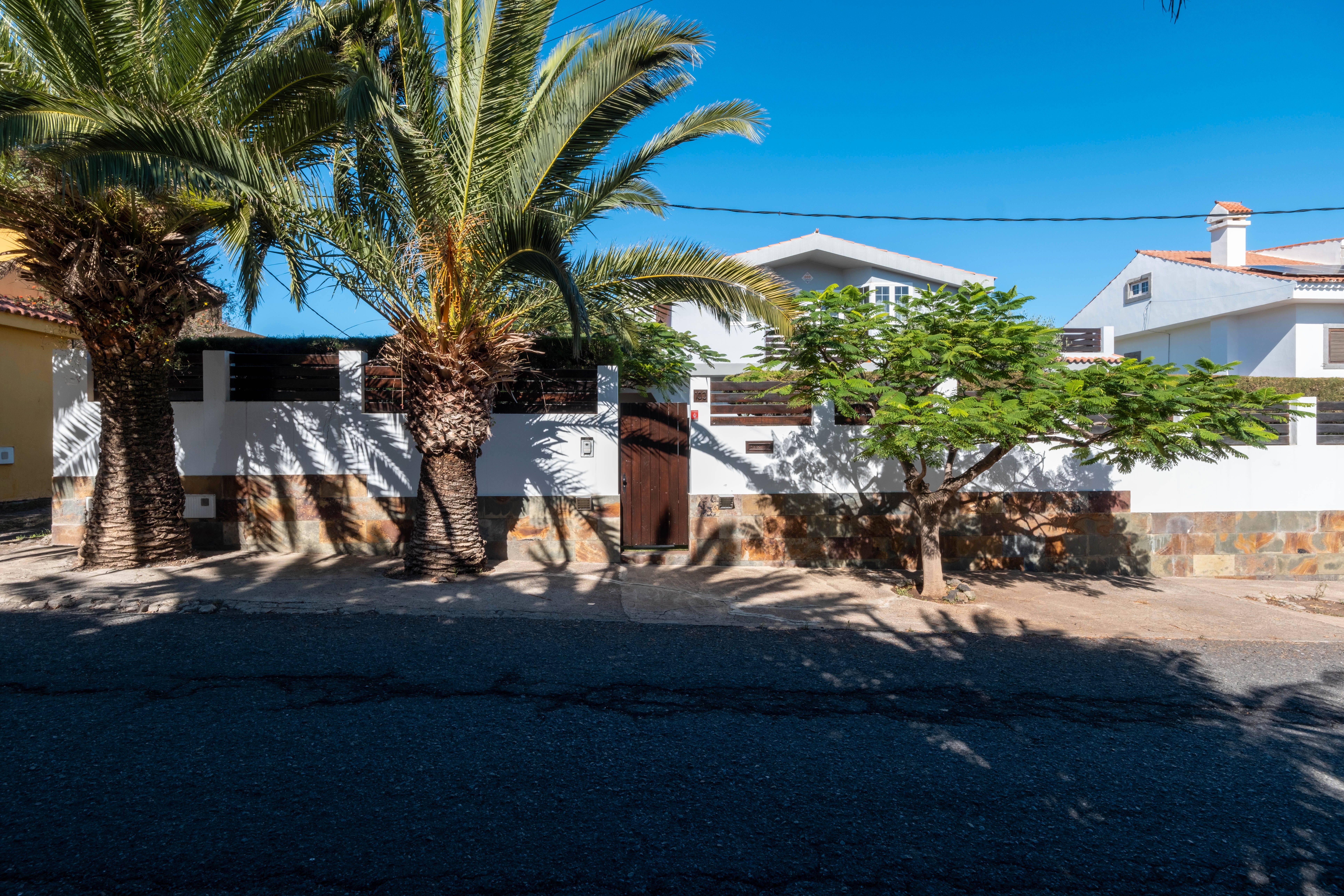 Vista exterior de Casa o xalet en venda en Las Palmas de Gran Canaria amb Jardí privat, Terrassa i Traster