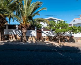 Vista exterior de Casa o xalet en venda en Las Palmas de Gran Canaria amb Jardí privat, Terrassa i Traster