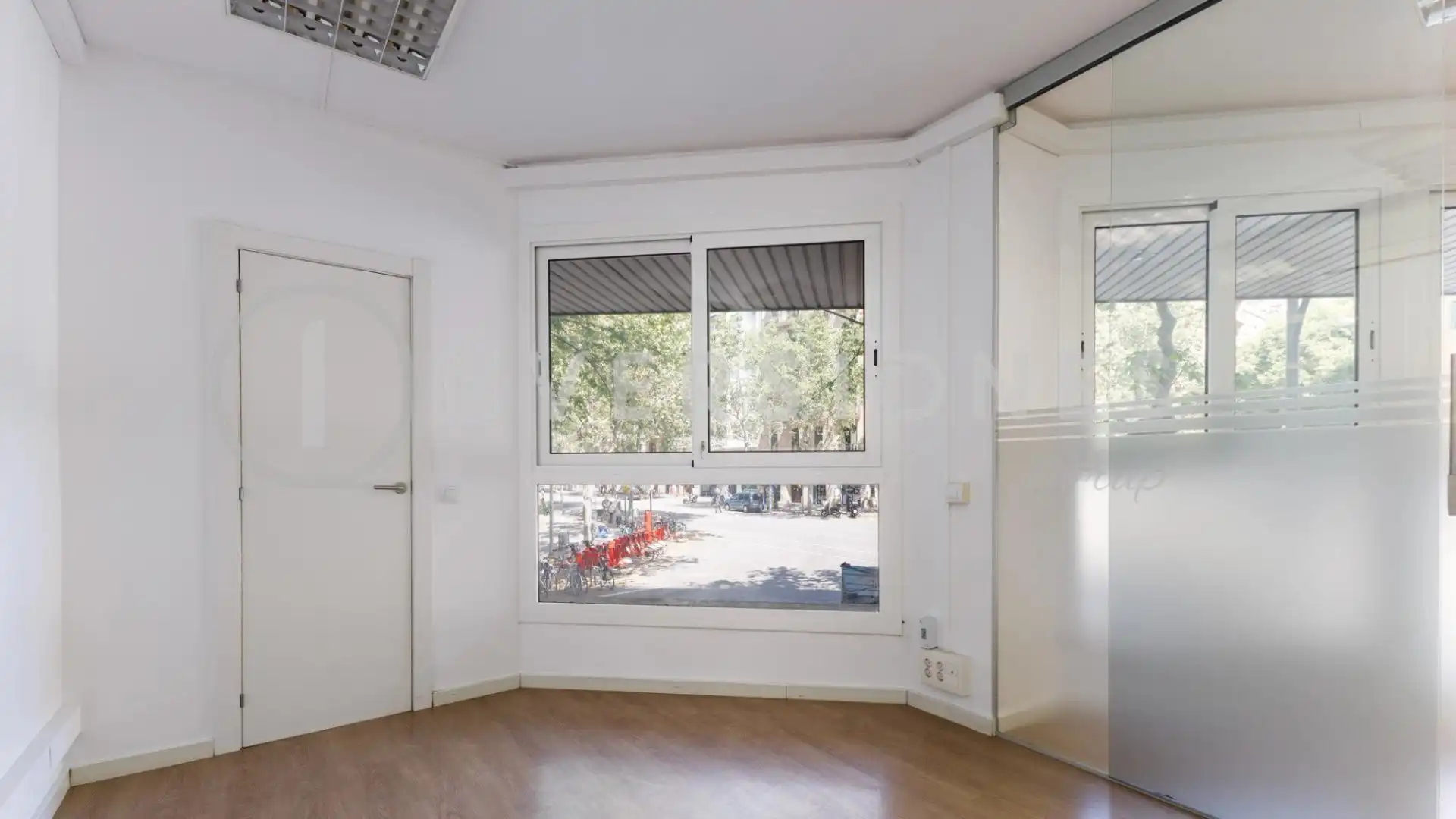Büro zur Miete in L'Hospitalet de Llobregat mit Klimaanlage und Heizung