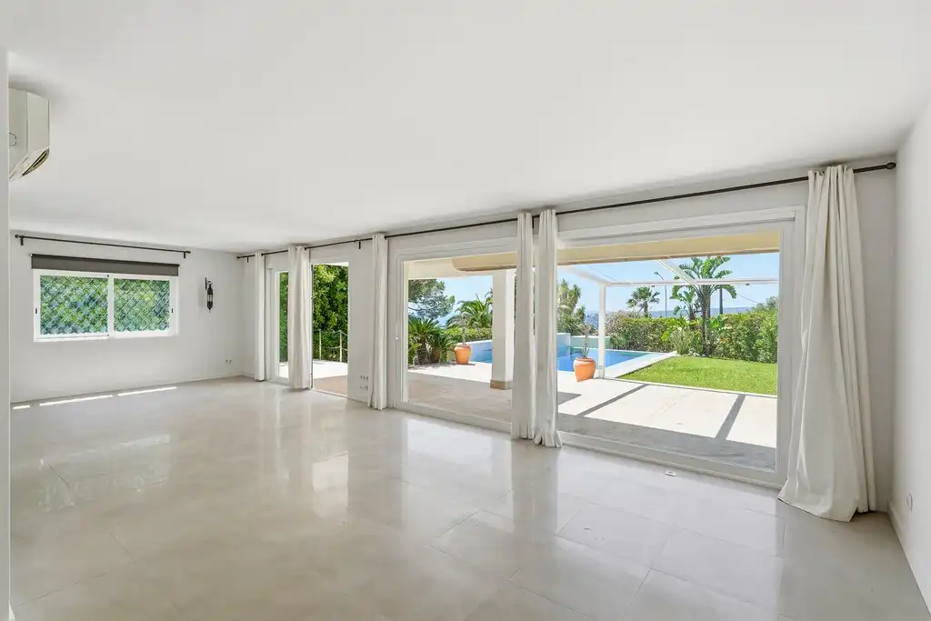 Sala d'estar de Casa o xalet en venda en Calvià amb Aire condicionat, Jardí privat i Terrassa