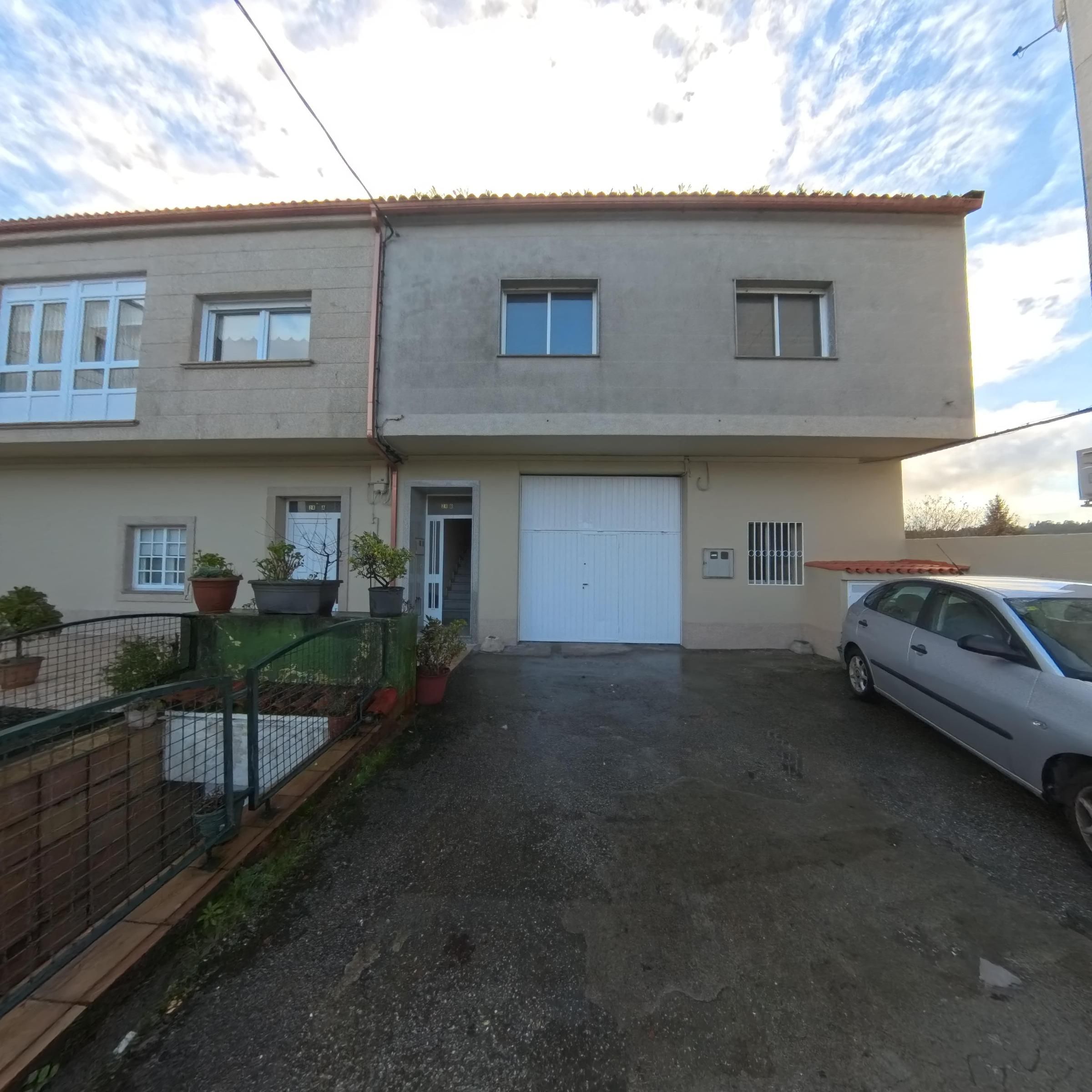 Vista exterior de Ático en venta en Santiago de Compostela  con Calefacción y Terraza