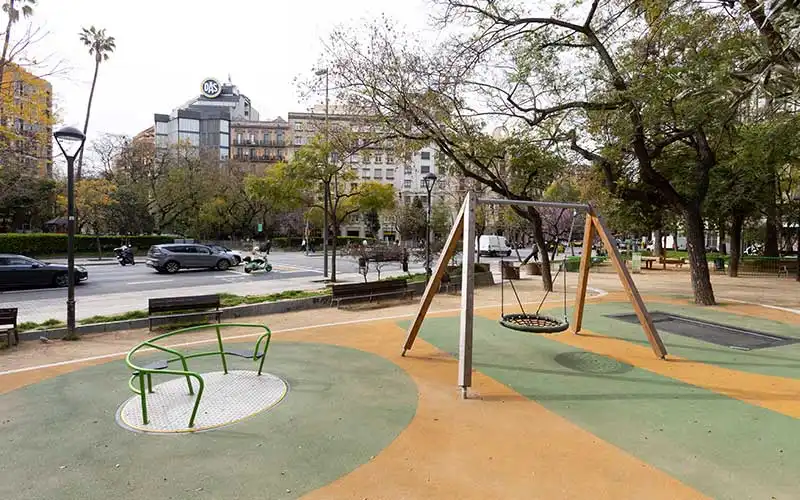Vista exterior de Casa adosada en venta en Barcelona con Aire acondicionado, Calefacción y Parquet