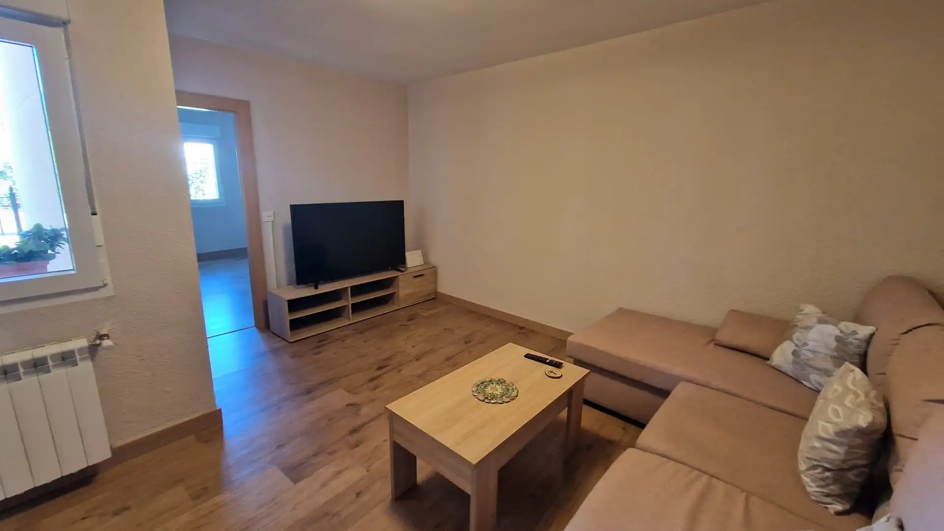 Sala de estar de Casa o chalet en venta en Mantinos con Calefacción, Parquet y Terraza