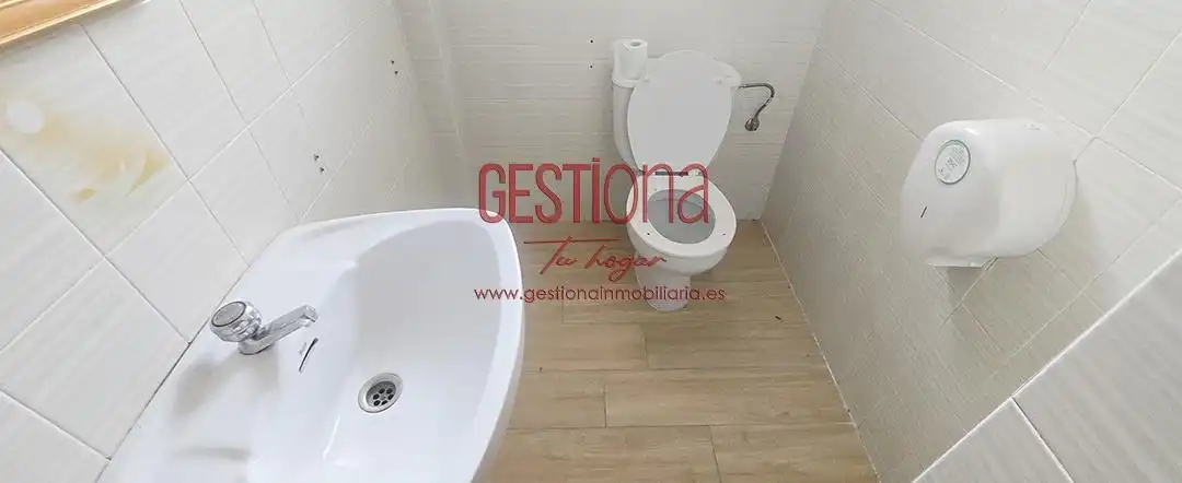 Badezimmer von Geschaftsraum zum Verkauf in Arnuero mit Möbliert