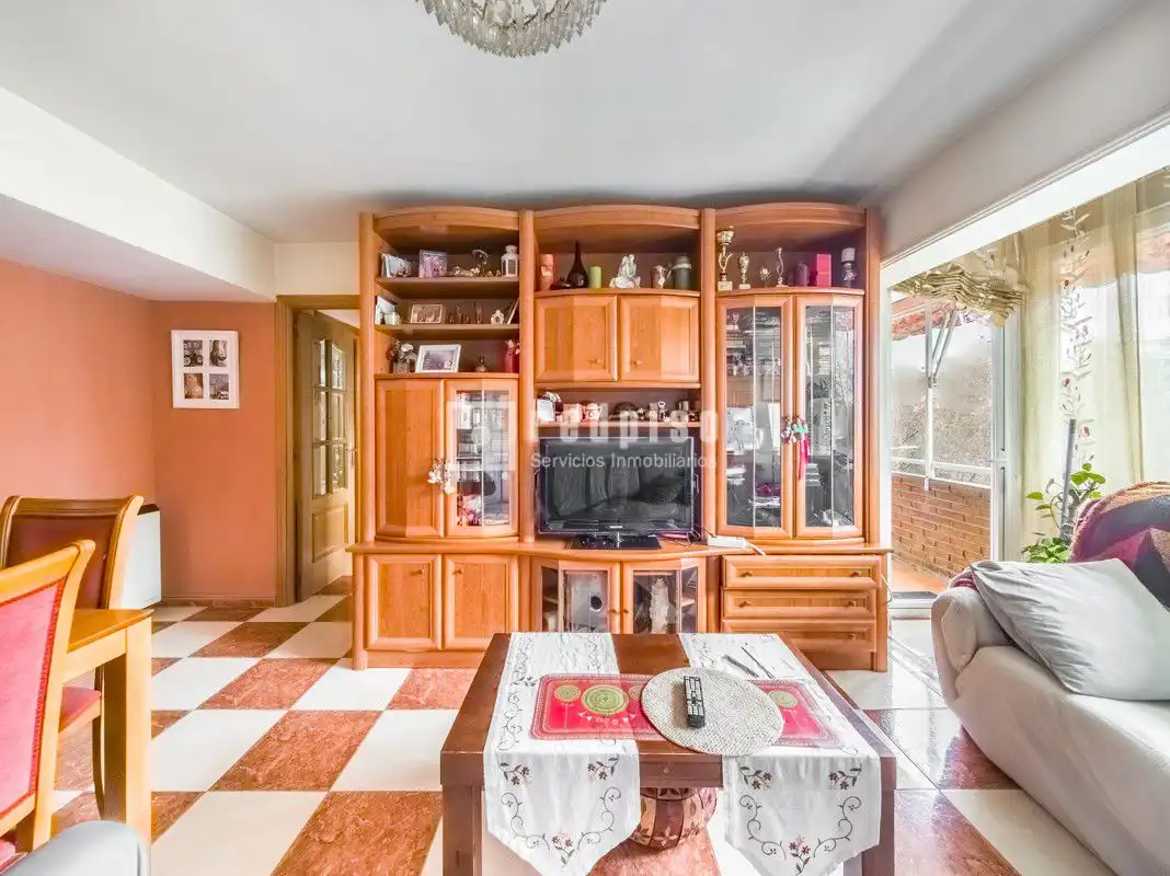 Living room of Flat for sale in Alcorcón  with Heating, Private garden and Terrace