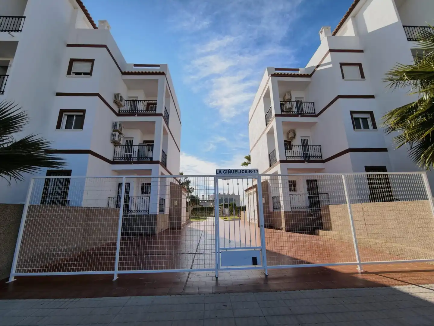 Außenansicht von Dachboden zum Verkauf in Orihuela mit Terrasse, Möbliert und Gemeinschaftspool