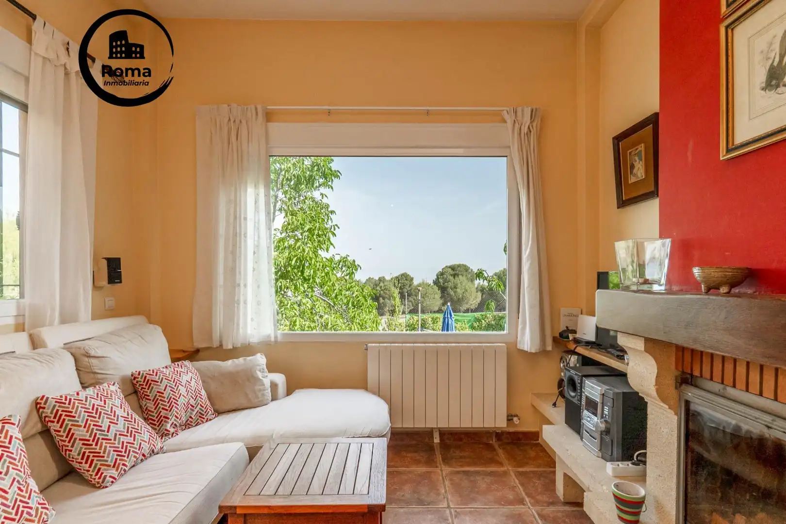 Sala d'estar de Casa o xalet en venda en La Zubia amb Aire condicionat, Calefacció i Jardí privat