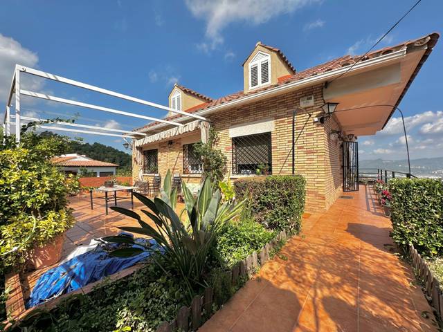 Casa-chalet en Venta en Santa Coloma de Cervelló