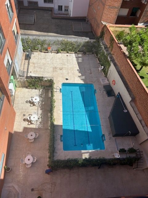 Swimming pool of Flat to rent in  Madrid Capital  with Air Conditioner, Heating and Parquet flooring