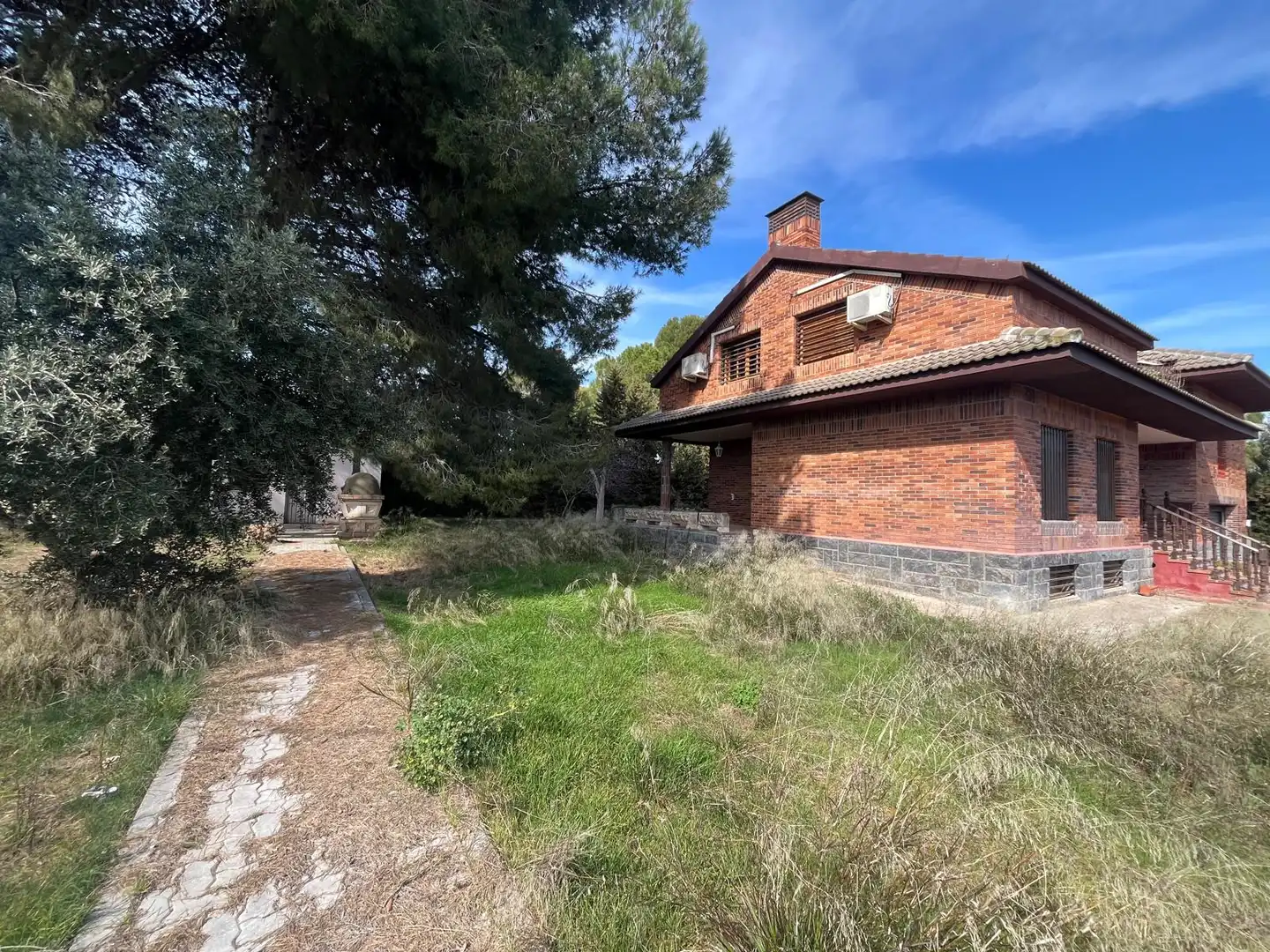 Vista exterior de Casa o xalet en venda en Zaragoza amb Aire condicionat, Calefacció i Jardí privat