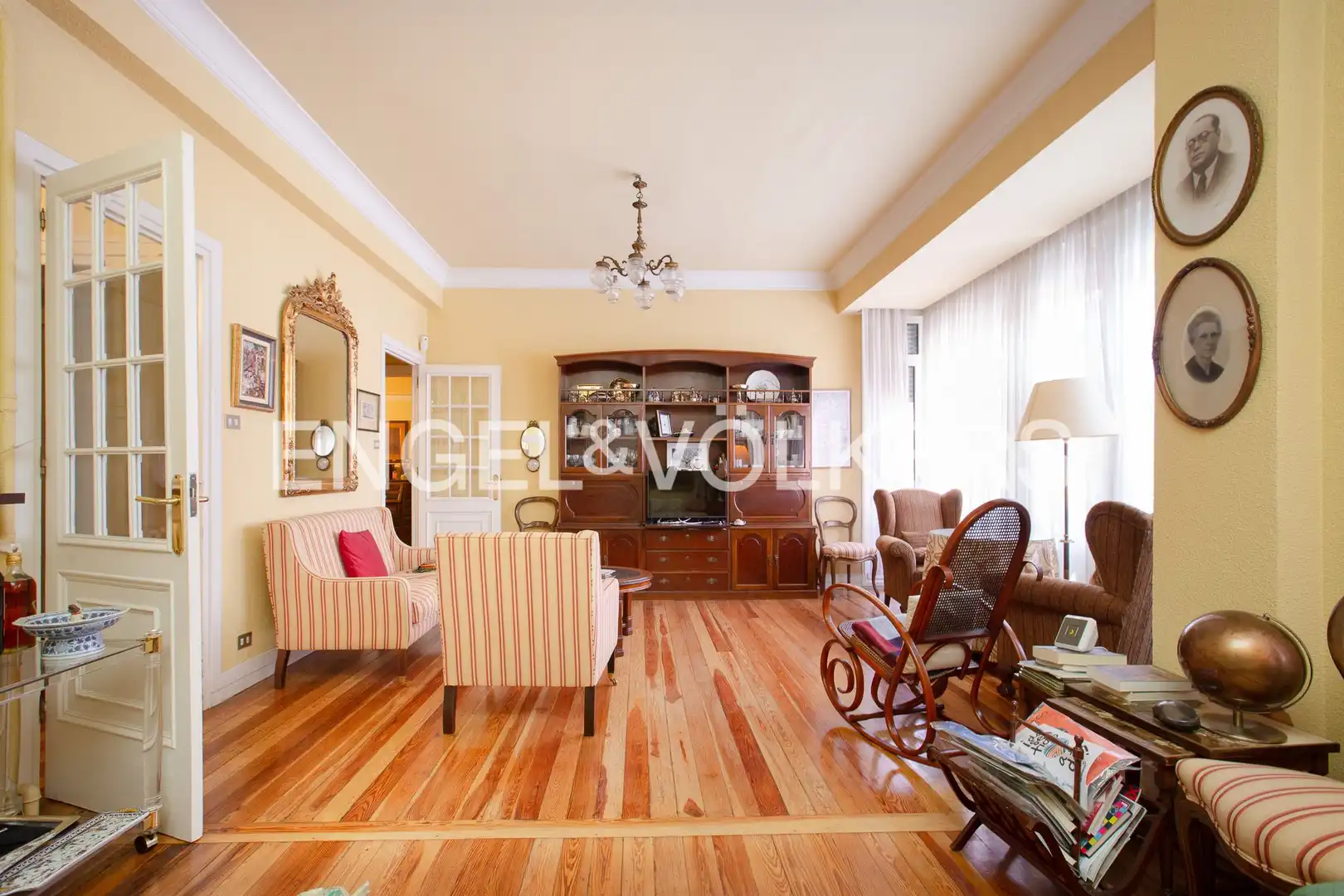 Sala d'estar de Pis en venda en Bilbao  amb Calefacció, Parquet i Terrassa