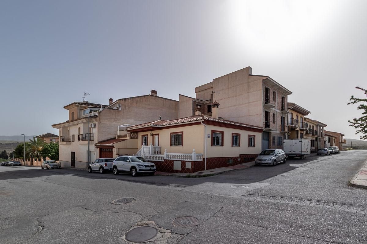 Exterior view of House or chalet for sale in Padul  with Air Conditioner, Heating and Terrace