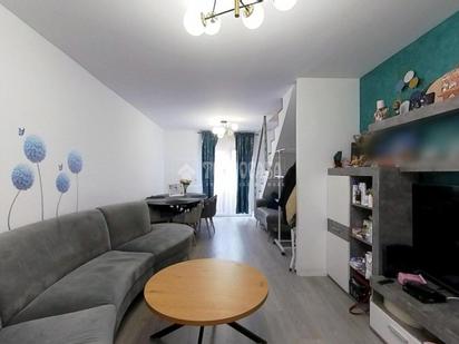 Living room of Flat for sale in Alcalá de Henares  with Air Conditioner, Heating and Parquet flooring