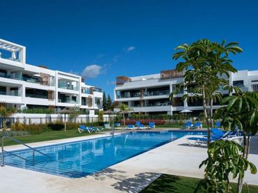 Apartment with pool for sale in Calle Pico Alcazaba 6