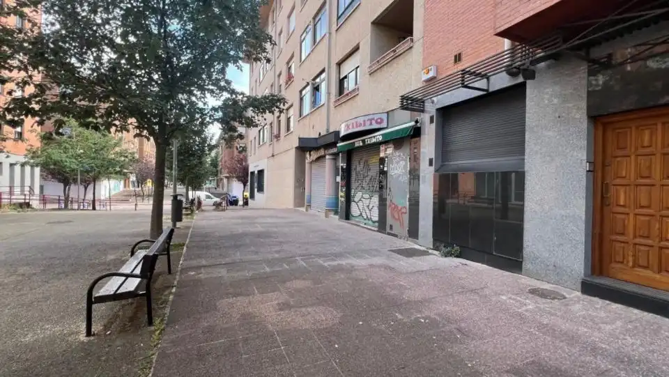 Business premises for sale in Pintor Obdulio Lopez de Uralde Kalea, imagen 3