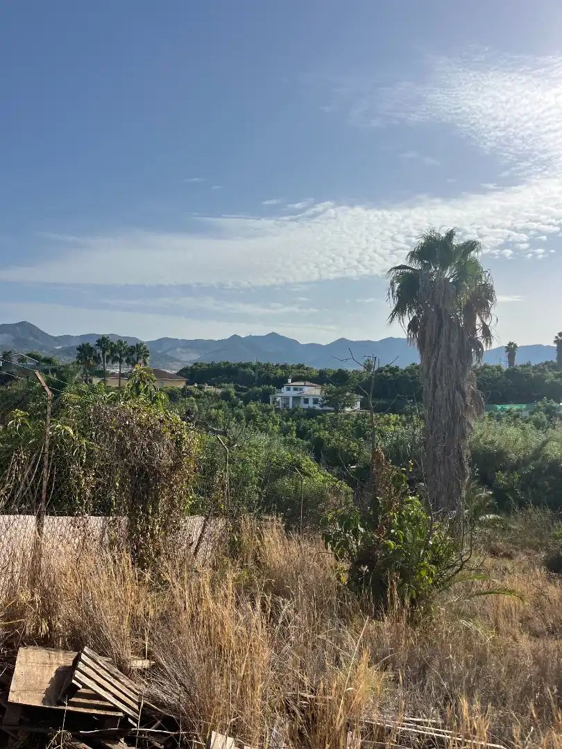 Residential land for sale in Calle Estornino 45