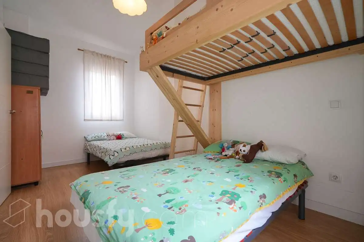 Schlafzimmer von Einfamilien-Reihenhaus zum Verkauf in San Sebastián de los Reyes mit Klimaanlage, Heizung und Terrasse