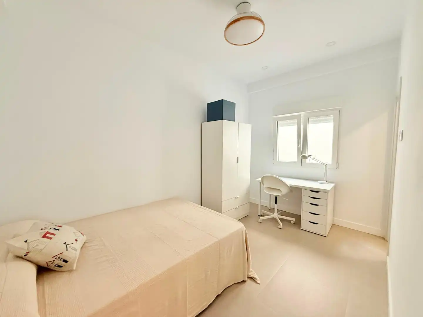 Schlafzimmer von Wohnung zur Miete in Valencia mit Klimaanlage, Heizung und Möbliert