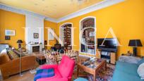 Living room of Flat for sale in  Madrid Capital  with Air Conditioner, Heating and Parquet flooring