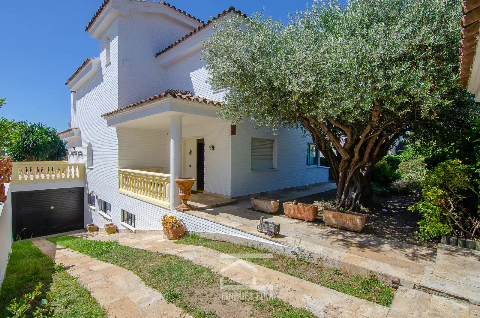 Vista exterior de Casa o chalet en venta en El Masnou con Calefacción, Jardín privado y Parquet