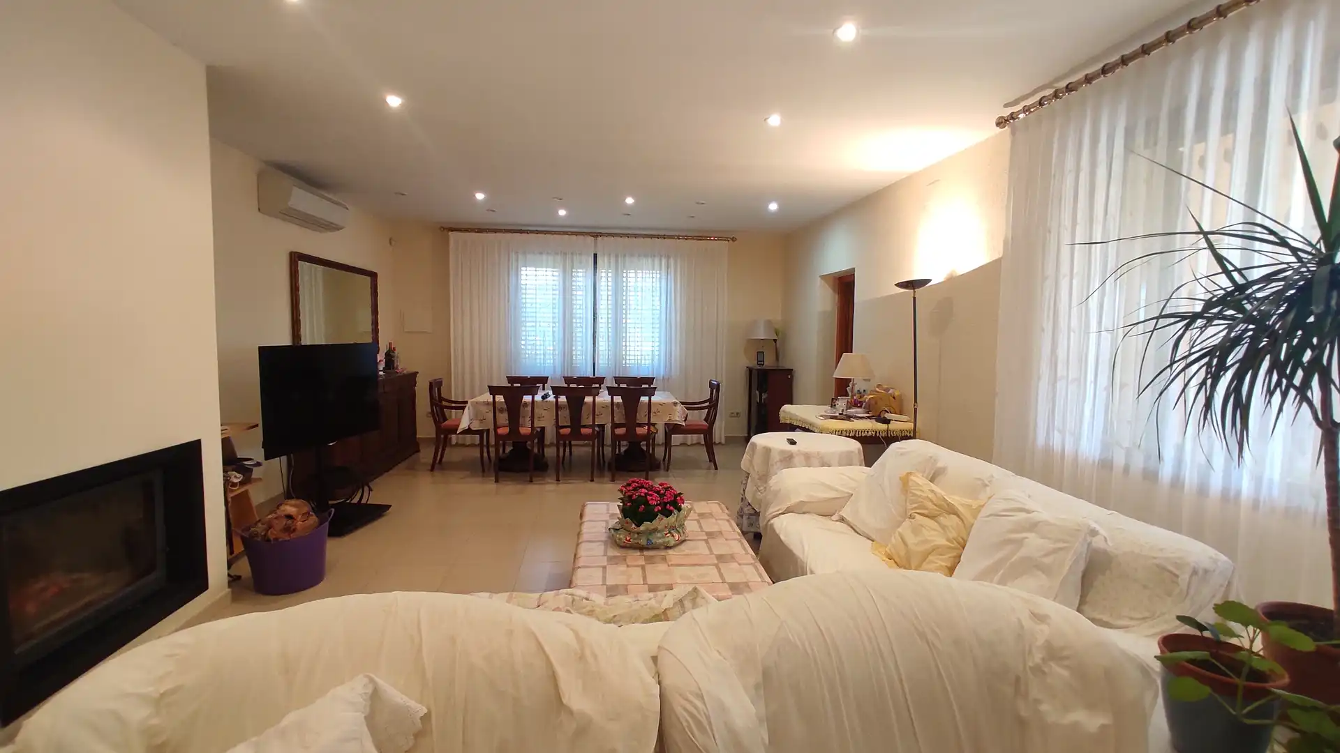 Wohnzimmer von Country house zum Verkauf in Roda de Berà mit Klimaanlage, Heizung und Privatgarten