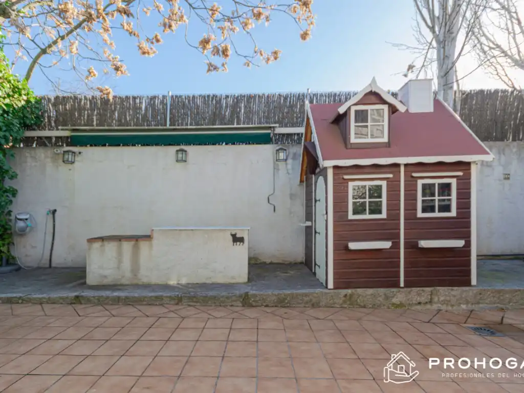 Vista exterior de Casa adosada en venta en Colmenar Viejo con Amueblado y Domótica