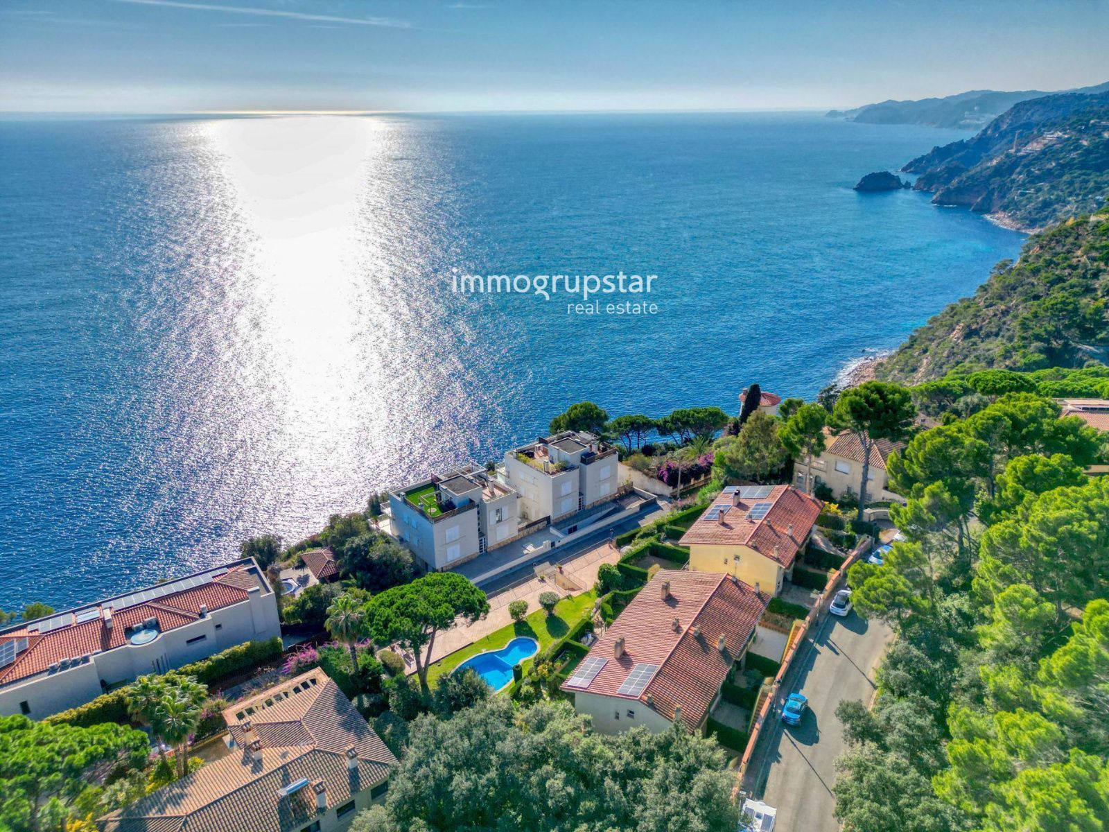 Vista exterior de Casa adosada en venda en Sant Feliu de Guíxols amb Aire condicionat, Calefacció i Piscina