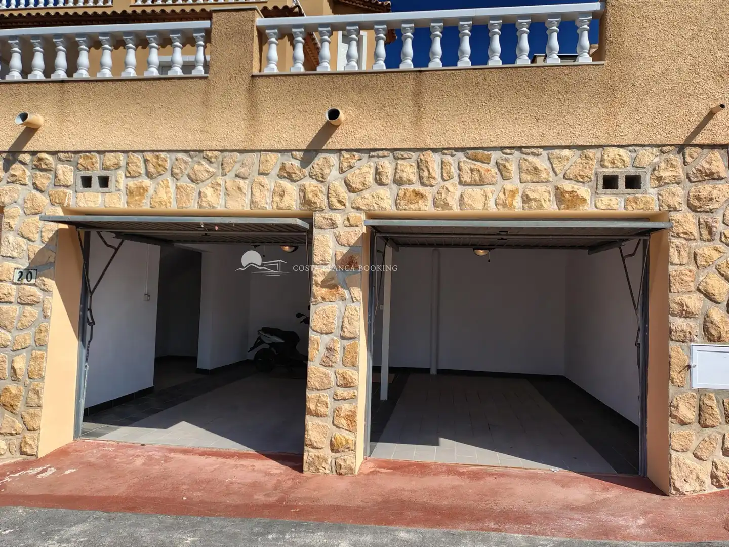 Aparcament de Casa o xalet en venda en L'Alfàs del Pi amb Calefacció, Jardí privat i Terrassa
