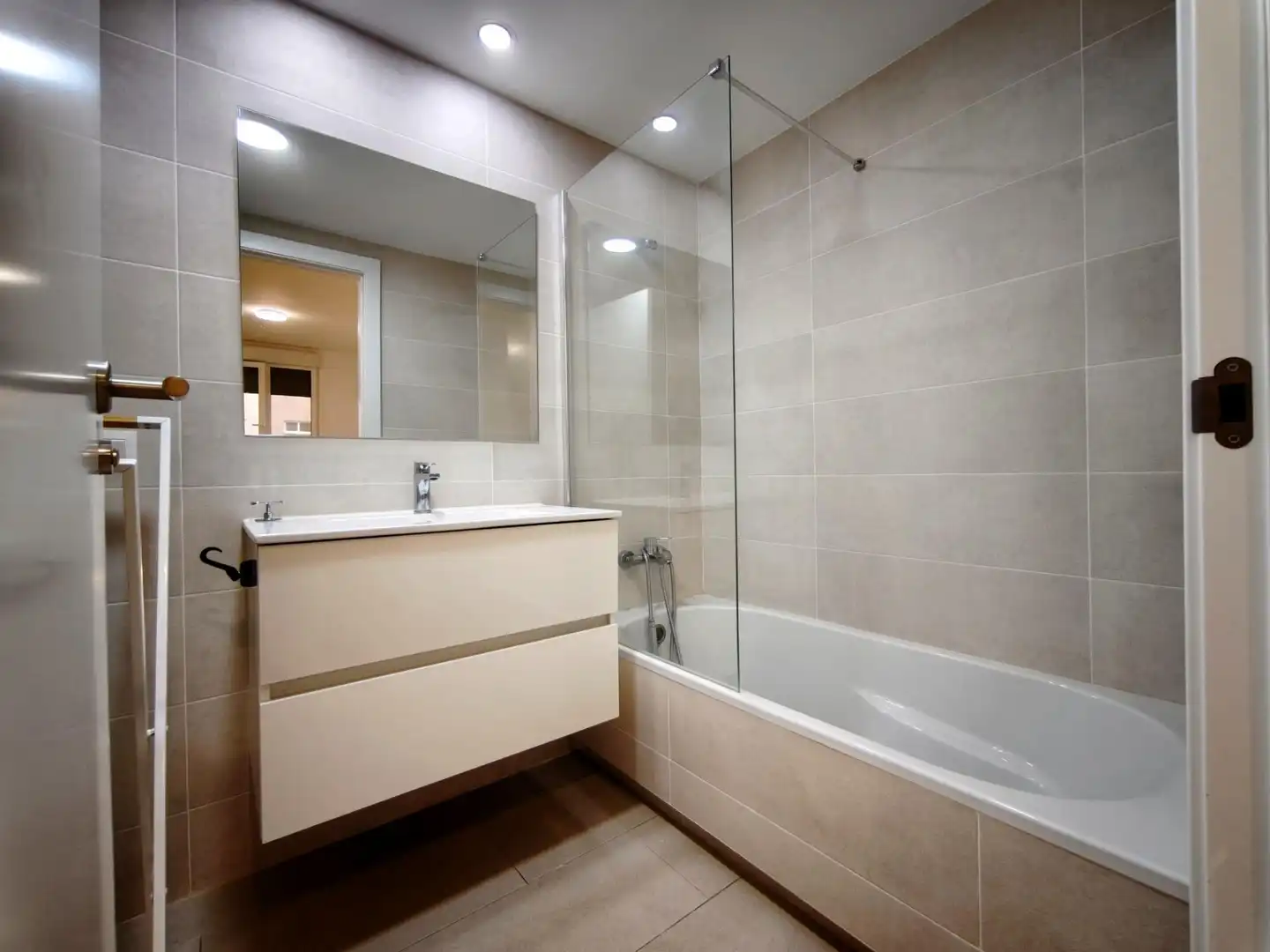 Baño de Piso de alquiler en Valencia con Aire acondicionado, Calefacción y Parquet