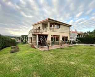 Exterior view of House or chalet for sale in O Grove    with Terrace and Balcony