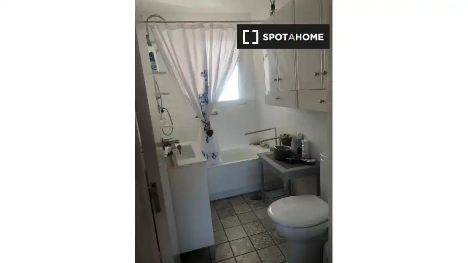 Baño de Piso de alquiler en Alicante / Alacant con Aire acondicionado, Calefacción y Amueblado