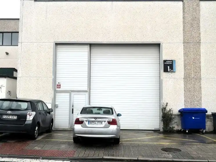 Parking of Commercial properties for rent in Loiu  with Air Conditioner, Heating and Furnished