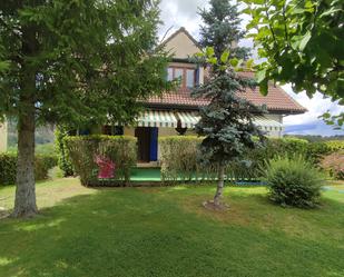 Garden of House or chalet for sale in Sabiñánigo  with Air Conditioner, Terrace and Swimming Pool