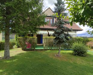 Jardí de Casa o xalet en venda en Sabiñánigo amb Aire condicionat, Terrassa i Piscina