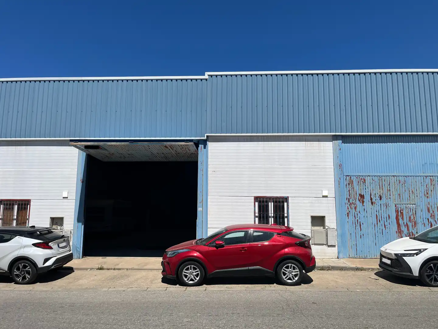 Vista exterior de Nau industrial en venda en Valencina de la Concepción