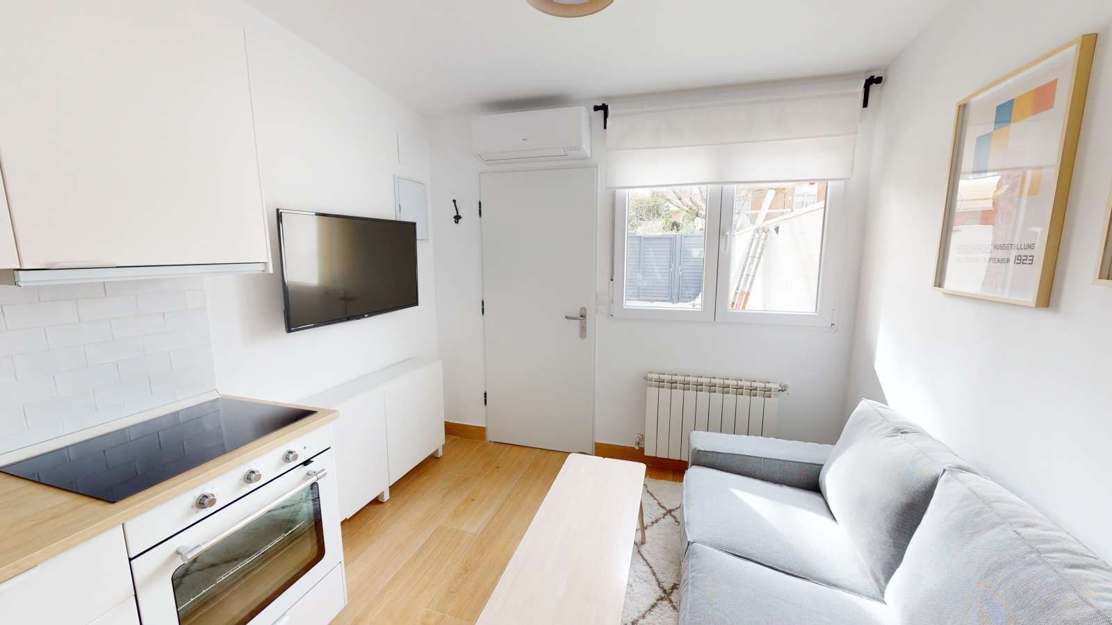 Living room of Study to share in  Madrid Capital  with Air Conditioner, Heating and Terrace