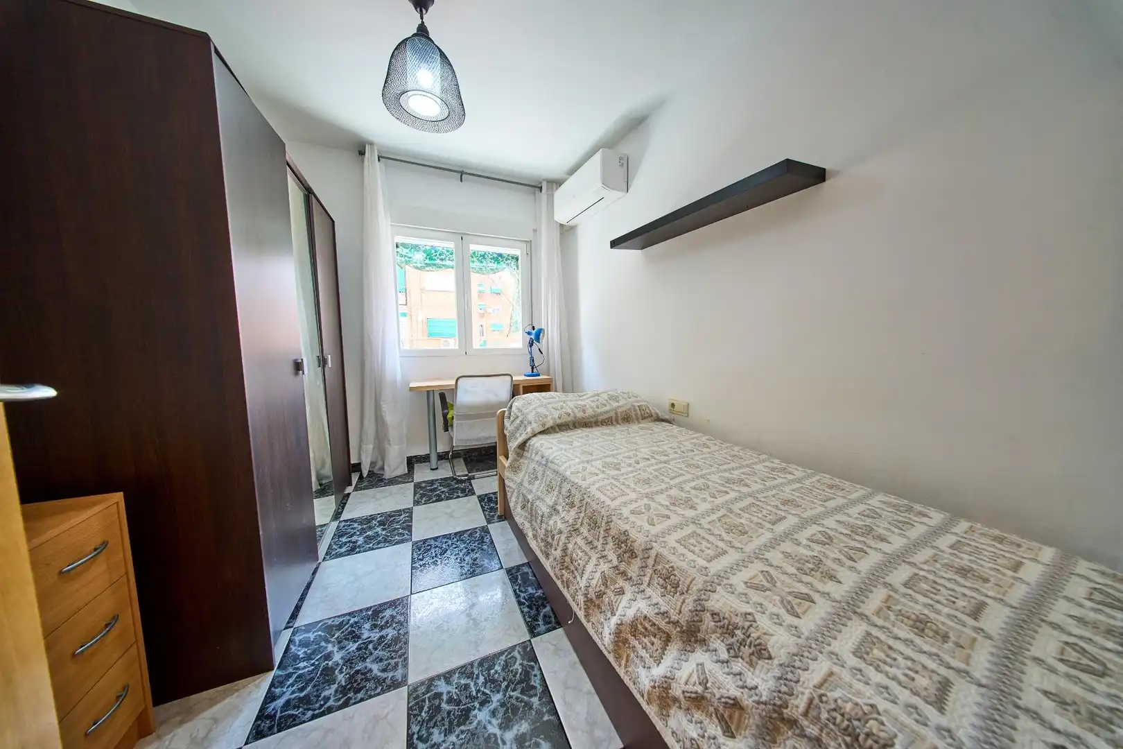 Schlafzimmer von Wohnung zur Miete in Granada