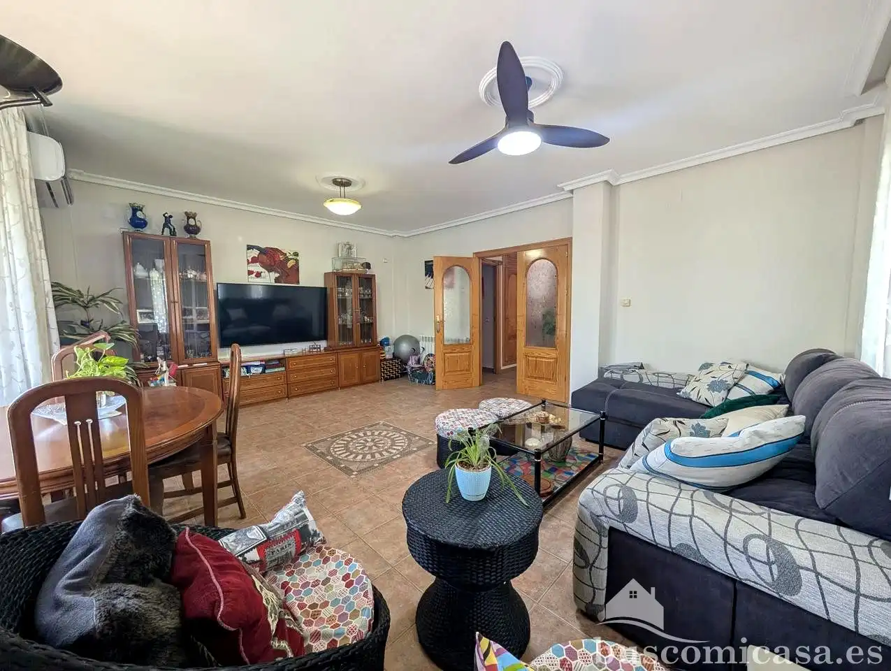 Sala d'estar de Casa o xalet en venda en Linares amb Aire condicionat, Calefacció i Jardí privat