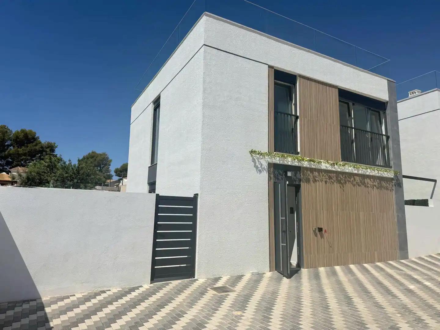 Vista exterior de Casa o xalet en venda en La Nucia amb Aire condicionat, Jardí privat i Terrassa
