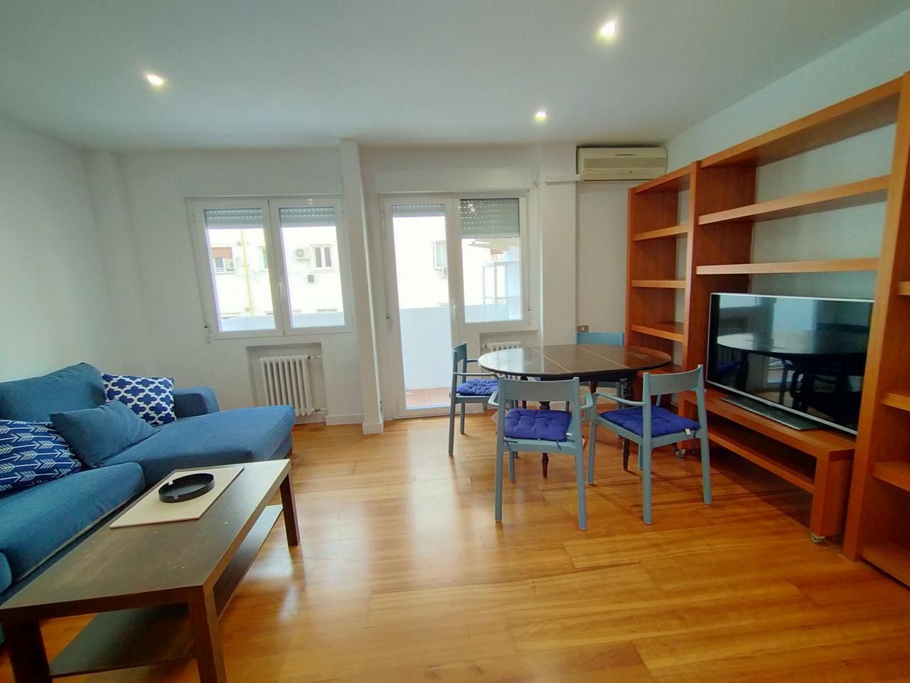 Sala d'estar de Pis de lloguer en  Zaragoza Capital amb Aire condicionat, Calefacció i Parquet