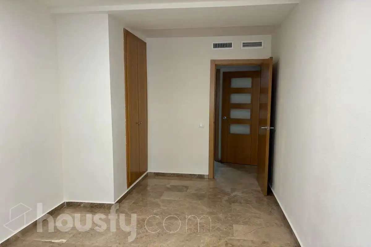 Bedroom of Flat for rent in Valencia  with Air Conditioner, Storage room and Balcony
