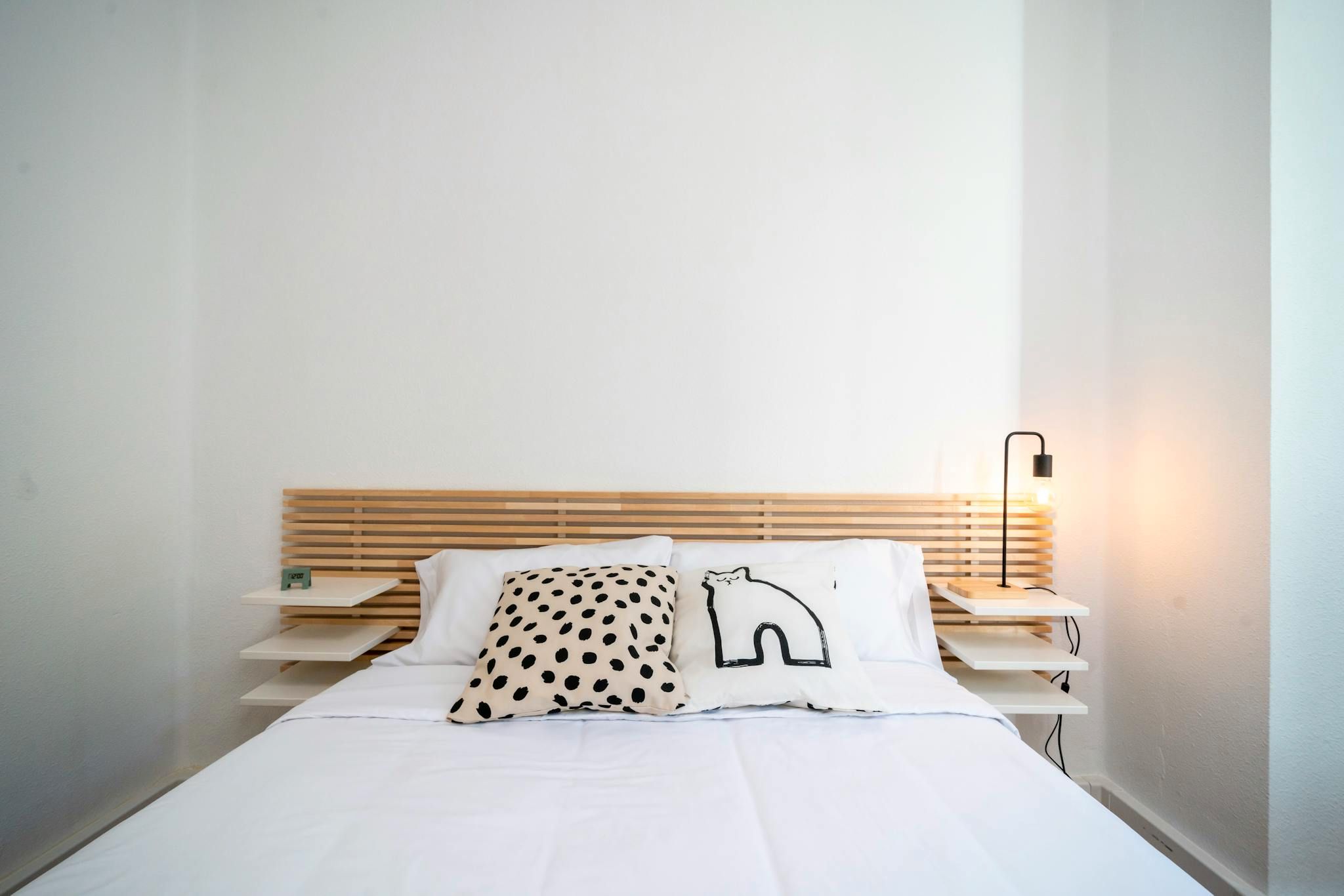 Bedroom of Flat to share in  Valencia Capital  with Washing machine