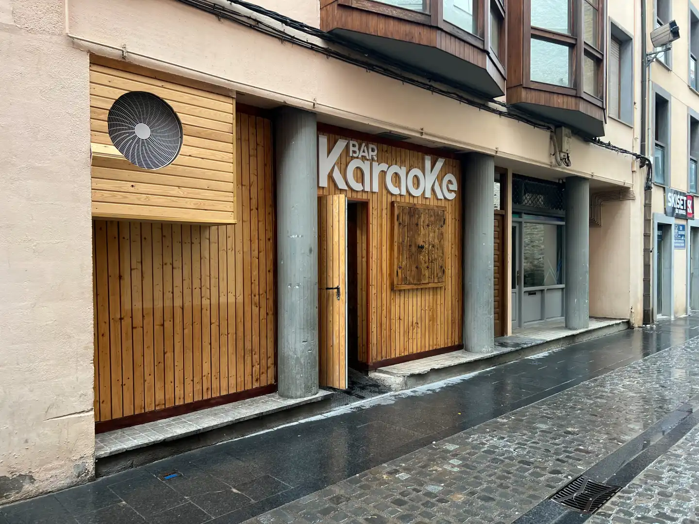 Local en traspaso en Jaca con Aire acondicionado, Calefacción y Amueblado