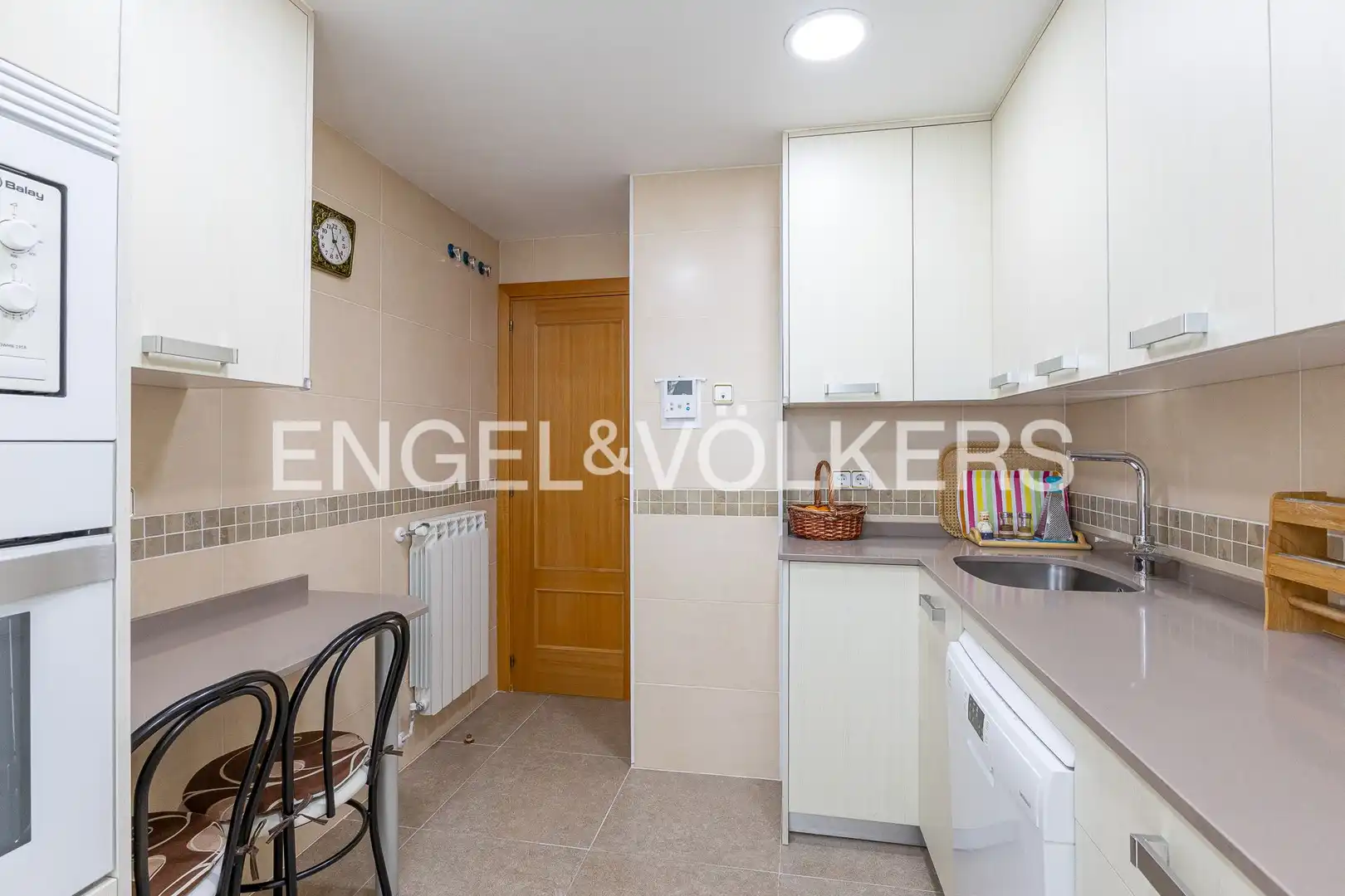 Kitchen of Attic for sale in Pozuelo de Alarcón  with Air Conditioner, Heating and Balcony