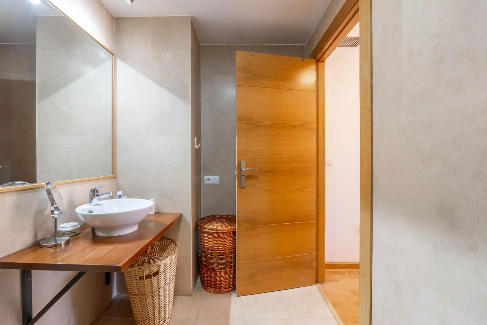 Bathroom of Flat for sale in Granada  with Air Conditioner, Heating and Private garden