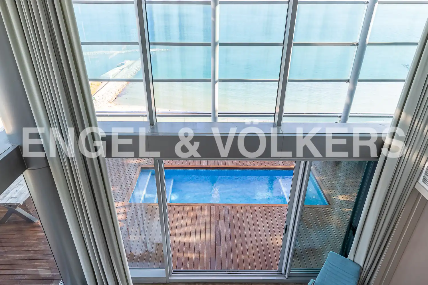 Piscina de Ático de alquiler en Barcelona con Aire acondicionado, Calefacción y Parquet