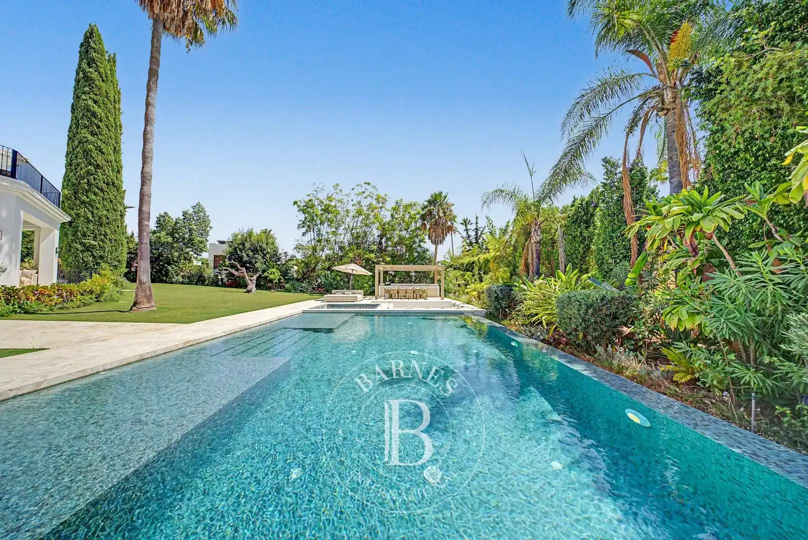 Garden of Houses for sale in Marbella  with Air Conditioner, Heating and Swimming Pool
