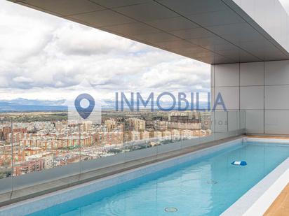 Piscina de Pis en venda en  Madrid Capital amb Aire condicionat, Calefacció i Terrassa
