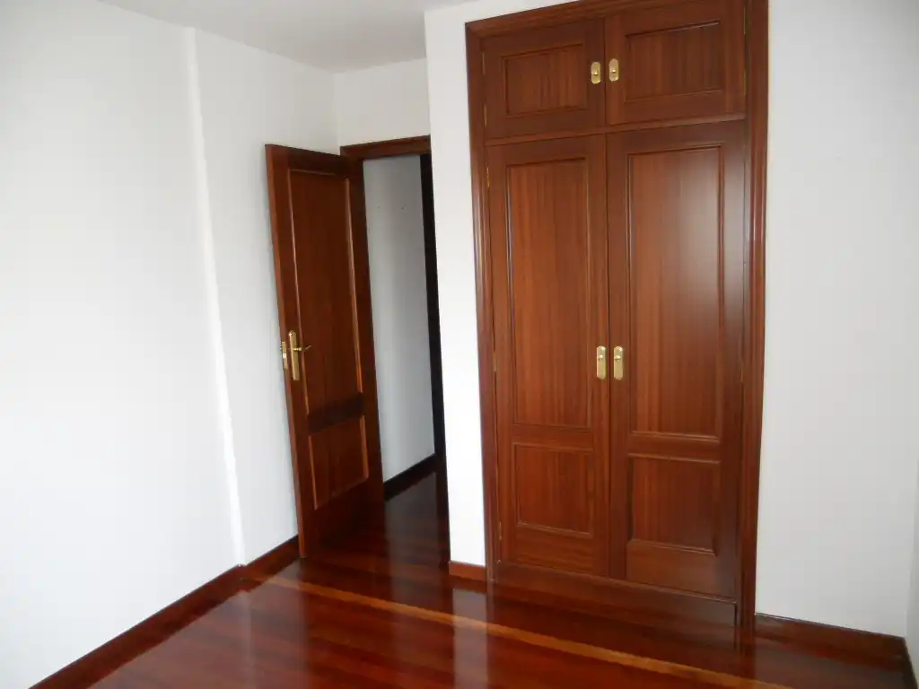 Piso de alquiler en Santiago de Compostela  con Calefacción, Trastero y Horno